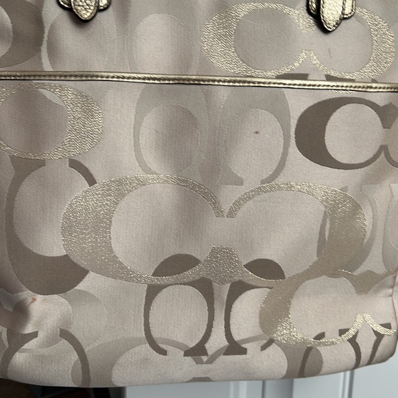 Used Coach Good Metallic Purse No. C1261-F19675. - Picture 4 of 16